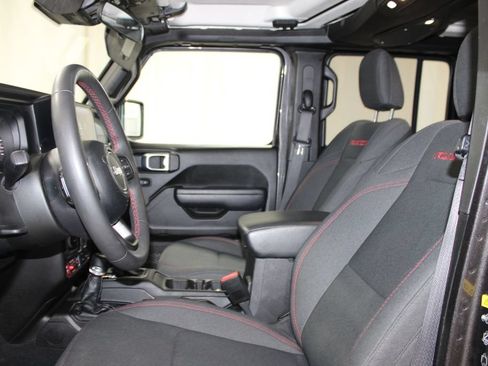 Used 2025 Jeep Wrangler Unlimited Rubicon AWD/4WD image 27