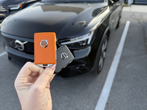 Used 2022 Volvo C40 P8 Recharge Ultimate image 17