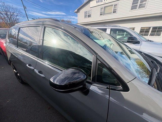 Used 2025 Chrysler Pacifica Limited FWD image 19