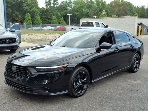 Used 2025 Honda Accord SE image 3
