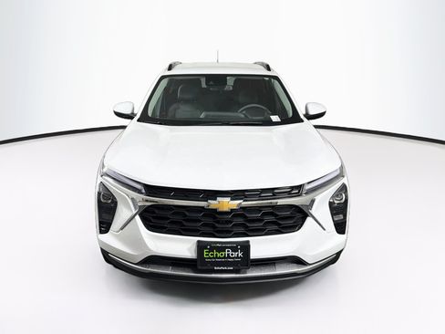 Used 2026 Chevrolet Trax LT FWD image 2