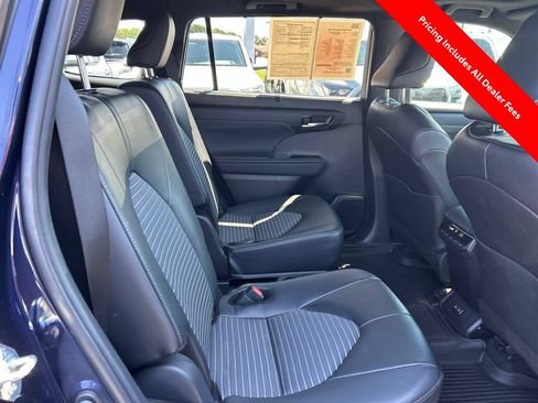 Used 2024 Toyota Highlander XSE FWD image 23