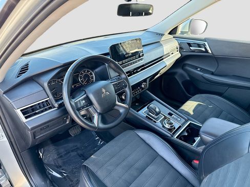 Used 2024 Mitsubishi Outlander SE Black Edition image 27