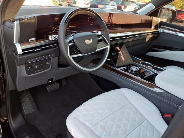 Certified 2026 Cadillac Escalade Platinum Sport w/ LPO, ONYX Package AWD/4WD image 3
