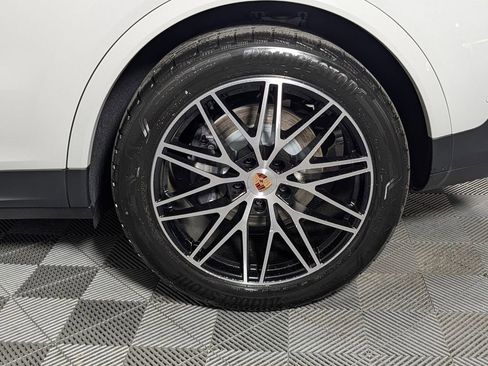 New 2026 Porsche Cayenne Coupe AWD/4WD image 12