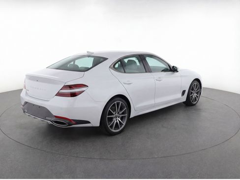 Used 2025 Genesis G70 2.5T RWD image 9