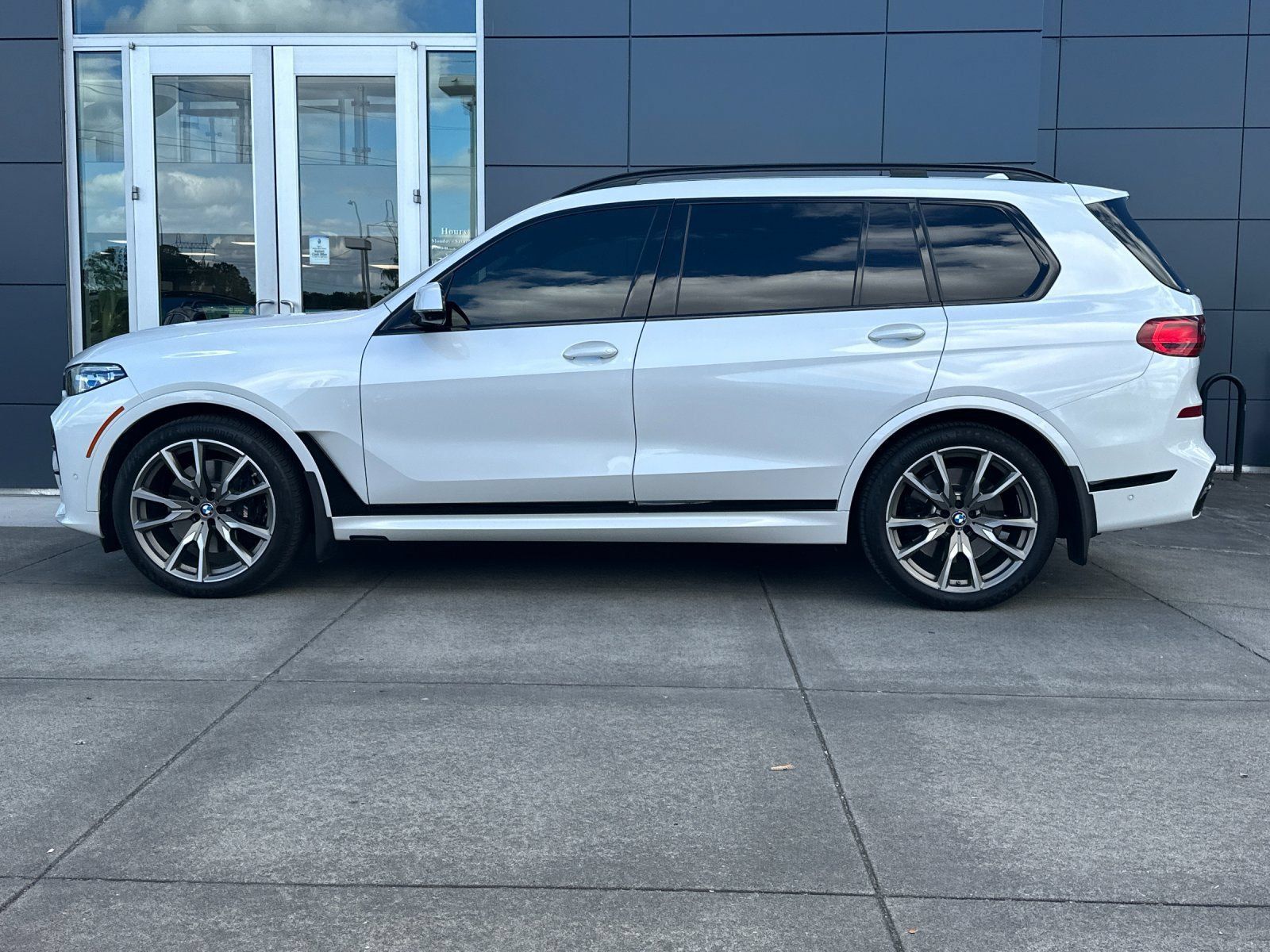 Used 2022 BMW X7 M50i AWD/4WD image 6