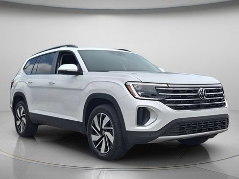 Certified 2026 Volkswagen Atlas SE w/ Panoramic Sunroof Package FWD image 9