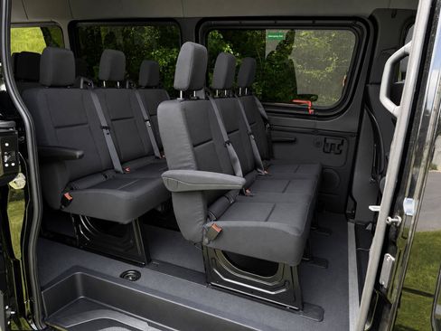 Used 2026 Mercedes-Benz Sprinter 2500 image 4
