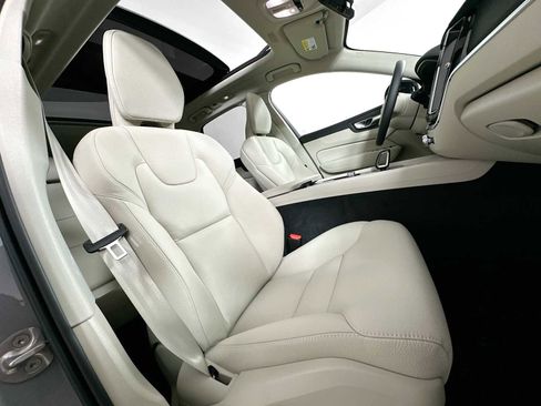 Used 2025 Volvo XC60 B5 Plus w/ Protection Package Premier image 25
