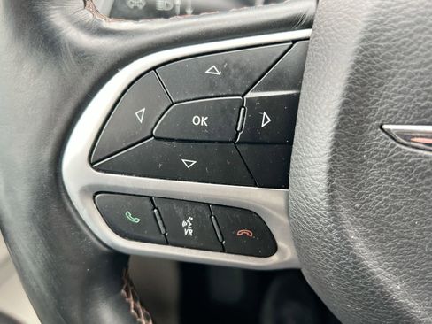 Used 2018 Chrysler Pacifica Touring-L Plus FWD image 23