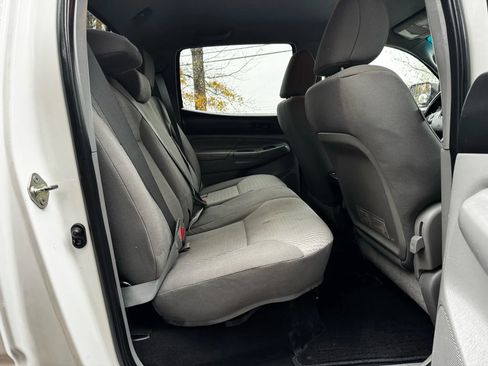 Used 2014 Toyota Tacoma PreRunner image 17