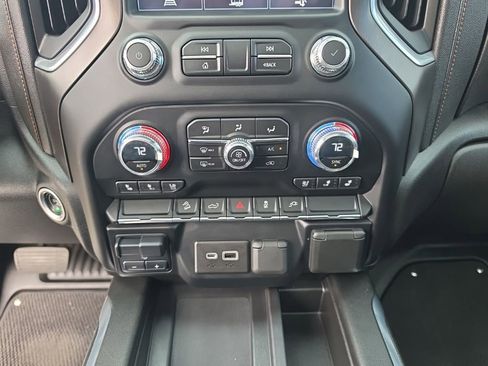 Used 2022 GMC Sierra 1500 AT4 w/ AT4 Preferred Package image 16