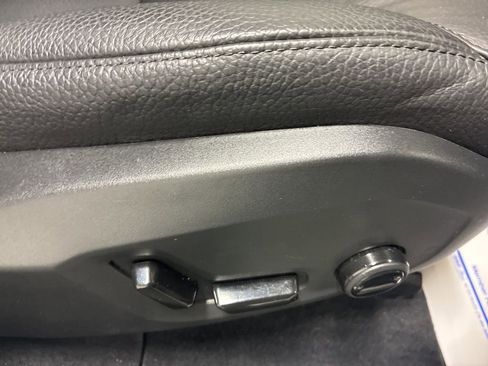 Used 2025 Volvo XC60 B5 Plus image 30