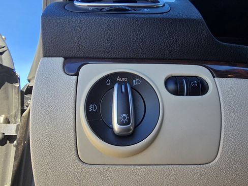 Used 2012 Volkswagen Eos Lux image 17