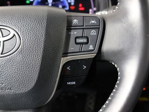 Used 2025 Toyota Camry SE image 10