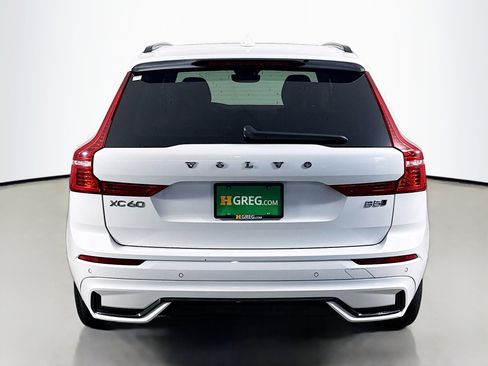 Used 2024 Volvo XC60 B5 Plus image 8