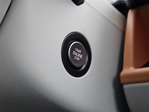 New 2025 Volkswagen ID. Buzz 1st Edition image 18