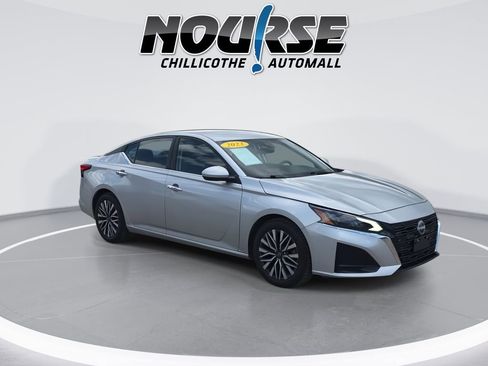Used 2023 Nissan Altima 2.5 SV FWD image 2