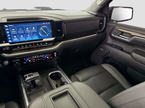 Used 2022 Chevrolet Silverado 1500 LT Trail Boss w/ Convenience Package II image 24