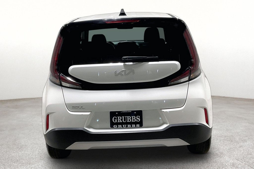 Used 2025 Kia Soul LX w/ LX Technology Package FWD image 5