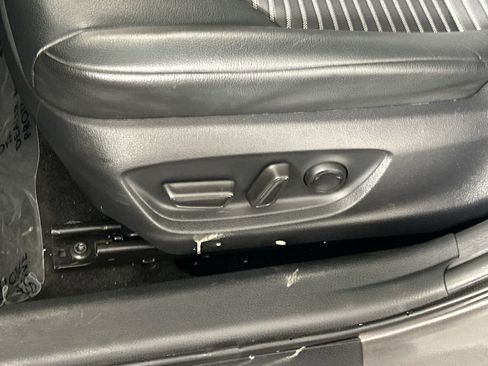 Used 2023 Toyota Camry SE image 19