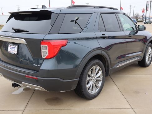 Used 2022 Ford Explorer XLT w/ Equipment Group 202A image 5