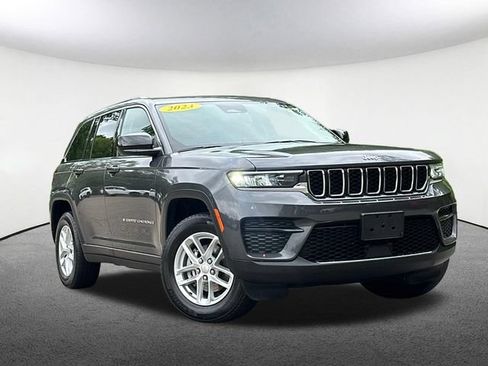Used 2023 Jeep Grand Cherokee Laredo X w/ Luxury Tech Group I AWD/4WD image 2