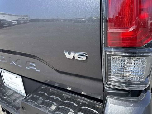 Used 2021 Toyota Tacoma TRD Off-Road w/ Technology Package AWD/4WD image 4