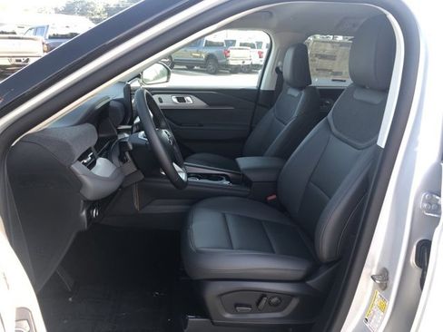 New 2025 Ford Explorer Active w/ Active Comfort Package image 11