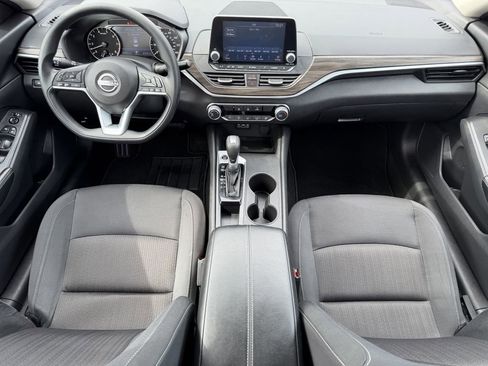 Used 2025 Nissan Altima 2.5 SV FWD image 12