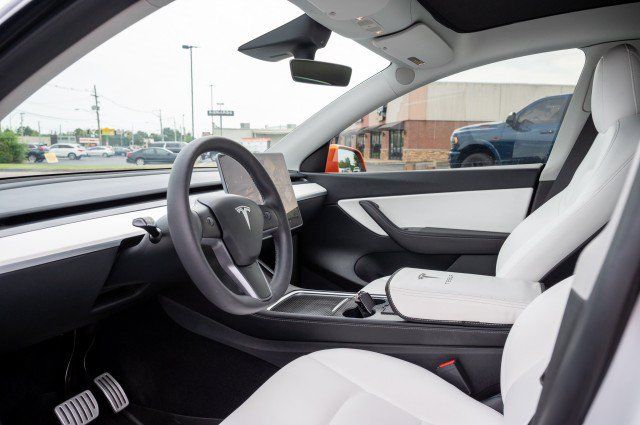 Used 2022 Tesla Model Y Performance AWD/4WD image 29