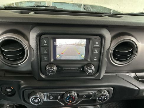 Used 2021 Jeep Gladiator Sport AWD/4WD image 9