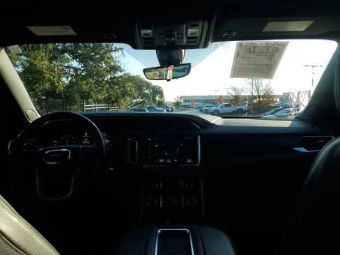 Used 2022 GMC Yukon Denali w/ Denali Premium Package image 23