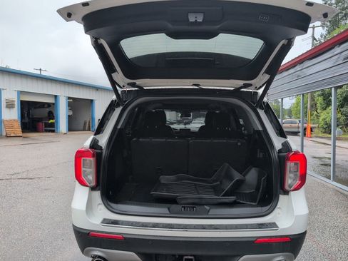 Used 2023 Ford Explorer Limited w/ Equipment Group 301A RWD image 7