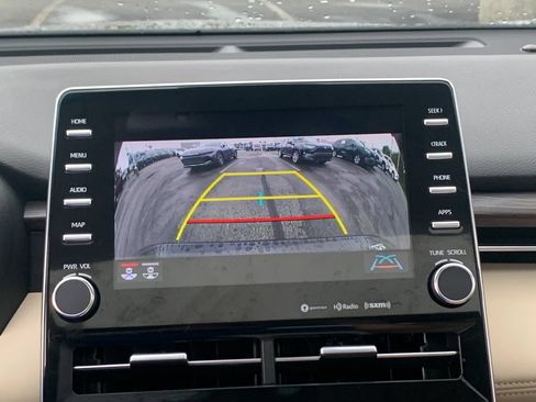 Used 2022 Toyota Avalon XLE w/ Moonroof Package FWD image 22