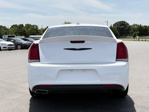 Used 2019 Chrysler 300 S w/ S Model Appearance Package RWD image 9