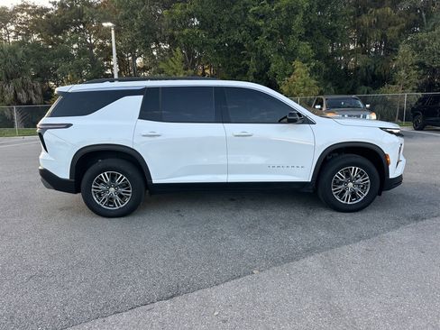 Certified 2025 Chevrolet Traverse LT image 9