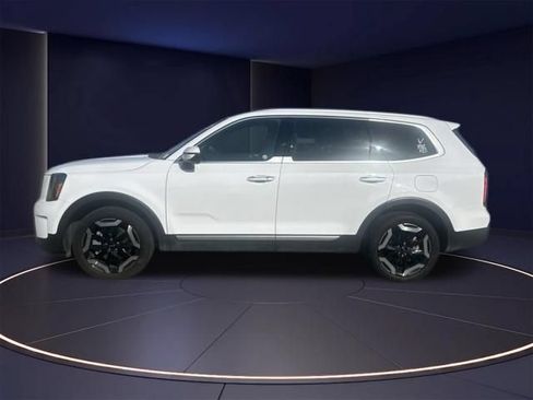 Used 2025 Kia Telluride S FWD image 2