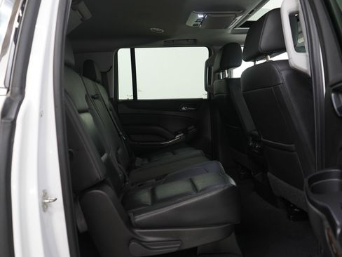 Used 2019 Chevrolet Suburban LT image 13