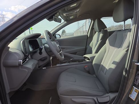 New 2026 Hyundai Elantra SEL Sport FWD image 5