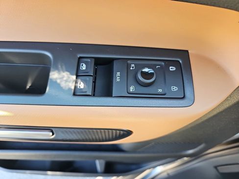 Used 2025 Volkswagen ID. Buzz Pro S Plus image 33