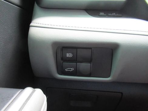Used 2022 Toyota Highlander XLE FWD image 21