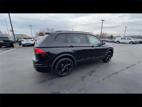 Used 2024 Volkswagen Tiguan SE R-Line image 8