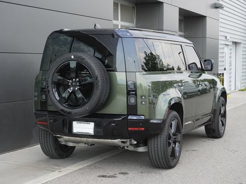 New 2026 Land Rover Defender 110 X-Dynamic SE AWD/4WD image 2