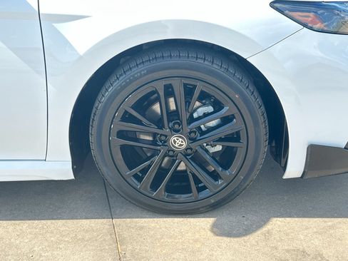 Used 2025 Toyota Camry SE FWD image 10