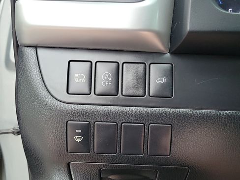 Used 2017 Toyota Highlander Plus FWD image 12