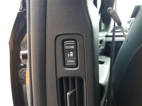 Certified 2024 Honda Odyssey Sport image 13