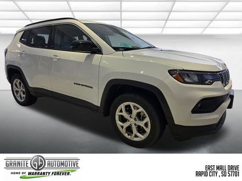 Used 2024 Jeep Compass Latitude AWD/4WD image 8