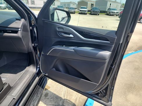 Used 2023 Cadillac Escalade Sport w/ LPO, ONYX Package AWD/4WD image 11